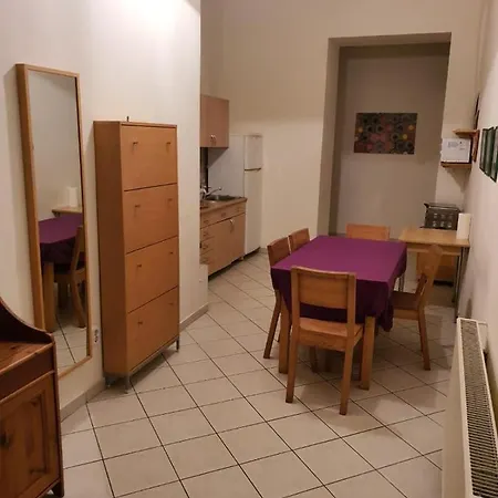 La Fiesta Apartment *