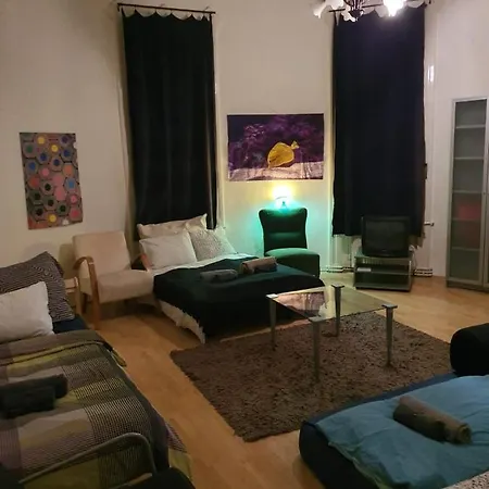 La Fiesta Apartment *